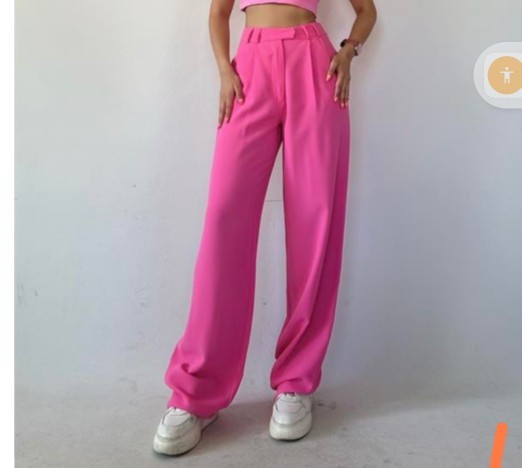 Pembe pantolonu neyle kombinleyebilirim?