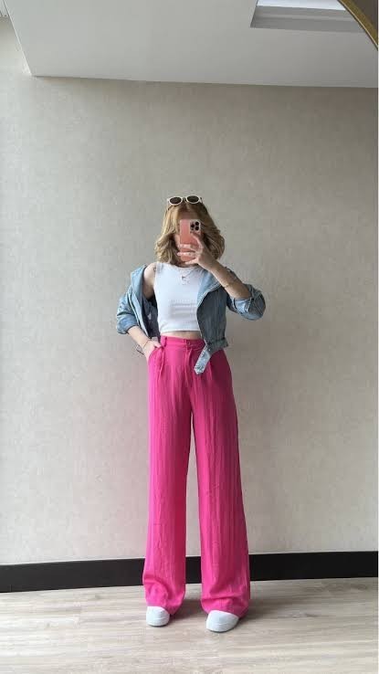 Pembe pantolonu neyle kombinleyebilirim?