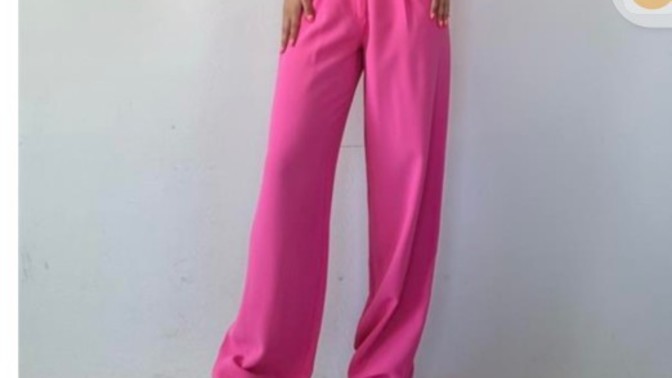 Pembe pantolonu neyle kombinleyebilirim?