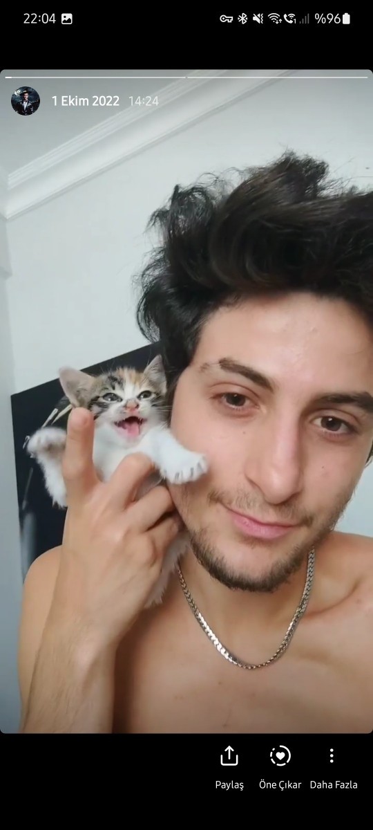 Sokaktan böyle bişi bulup getirdim😀 sizce sahipleneyim mi?