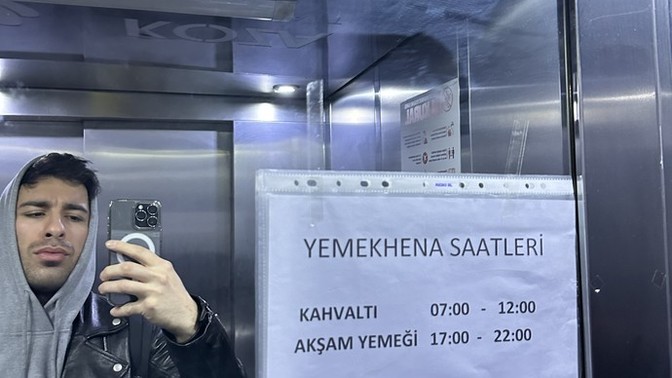 Benim dışımda herkesin manitası olmuş nasıl buluyor millet çok mu tipsizim ki bakmıyor millet?