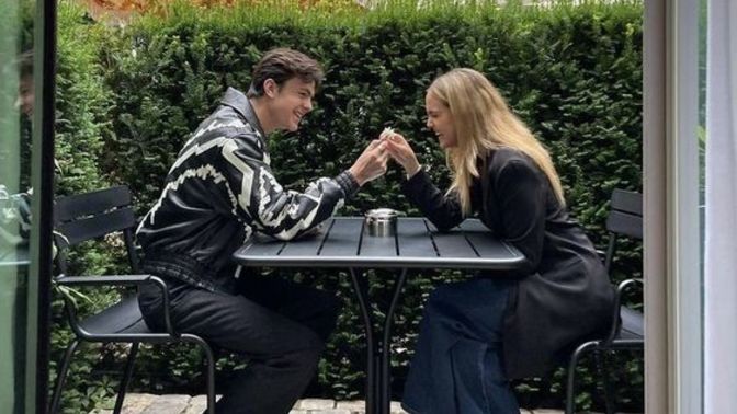 Eğer maddi durumlar dengeli değilse kimin cebinde para varsa o hesabı ödeyebilir. Sizce hesabı kim ödemeli?