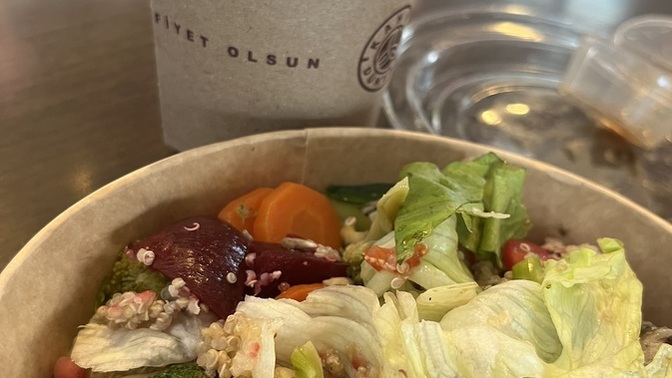 Salatanın yanında kahve içmem bir midesizlik göstergesi midir?