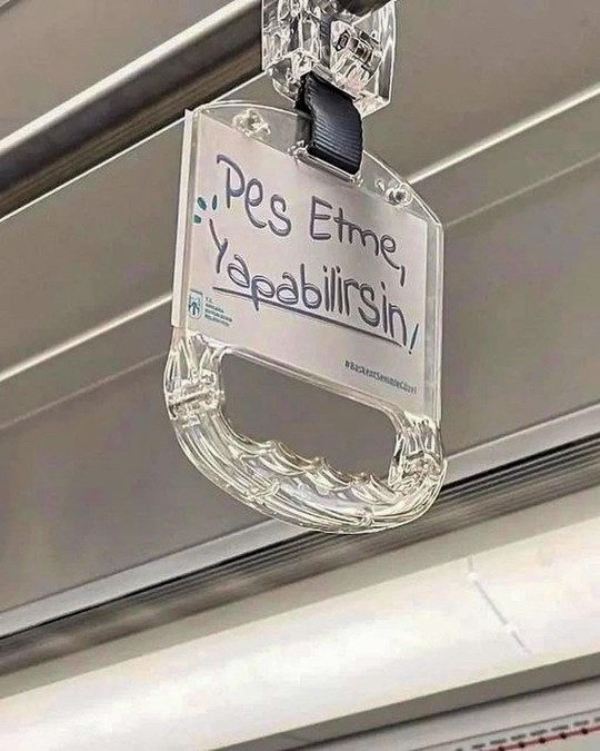 Ankara Belediyesinin motive edici otobüs tutamaçları... 👏😊 Senin favorin hangisi?