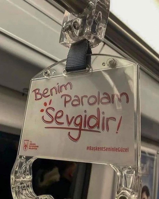 Ankara Belediyesinin motive edici otobüs tutamaçları... 👏😊 Senin favorin hangisi?