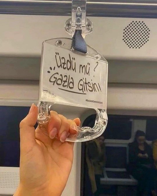 Ankara Belediyesinin motive edici otobüs tutamaçları... 👏😊 Senin favorin hangisi?