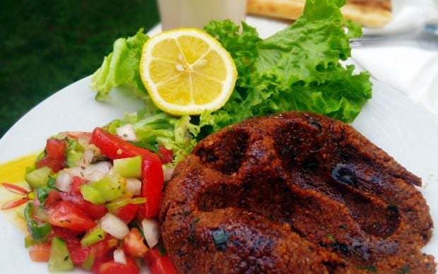 Yanına sadece bir tanesini seçme hakkın olsaydı çiğ köftenin yanına hangisini seçerdin?