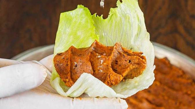 Çiğ köftenin yanında sadece bir tanesini seçme hakkın olsaydı, hangisini seçerdin?
