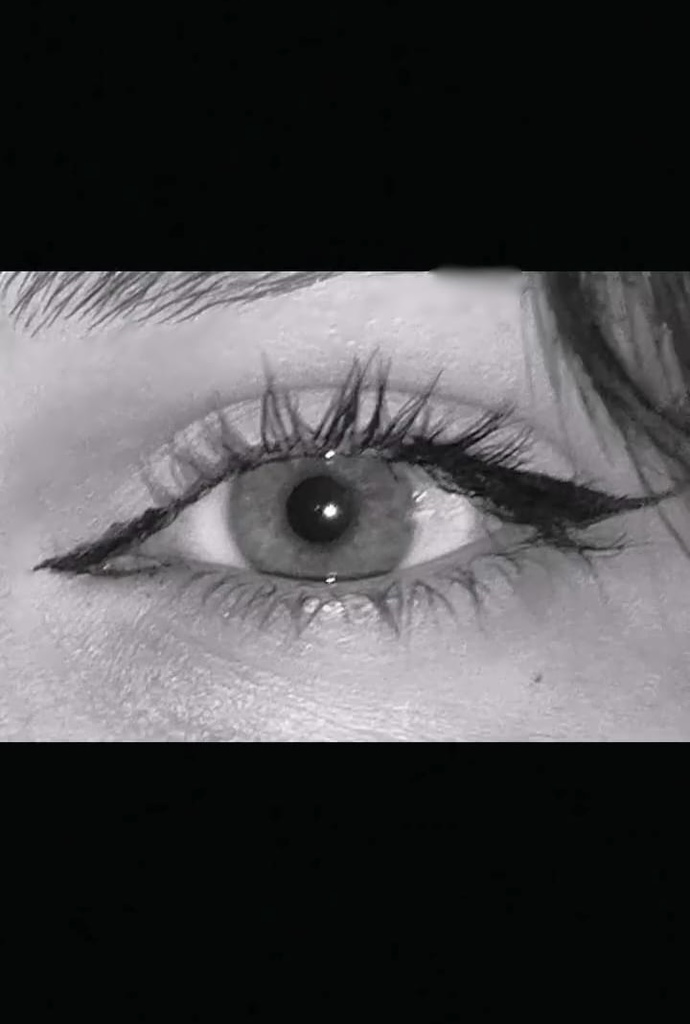 Eyeliner günlük göz makyajı için abartılı mı olmuş?