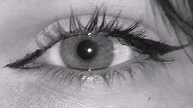 Eyeliner günlük göz makyajı için abartılı mı olmuş?