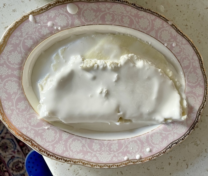 Manda 🐃 sütünden kaymak yaptım😃, kaymak sever misin?