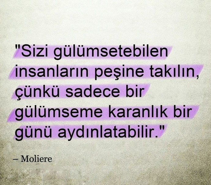 Gülümsemek en doğal tepkimedir.