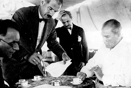 Cumhuriyetimizin 100. Yılı yaklaşırken, Gazi Mustafa Kemal Atatürk'ün yeni Cumhuriyet kurulurken yaptığı en önemli şey nedir?