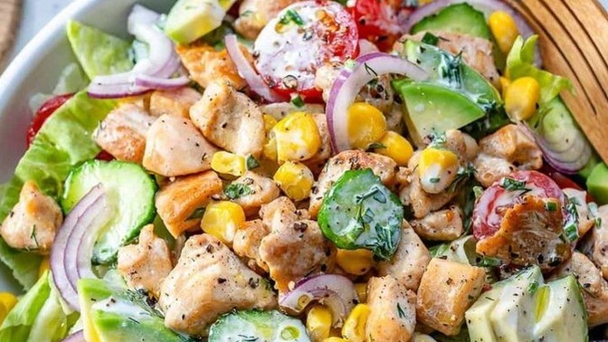 Salata akşam yemeği olabilir mi?