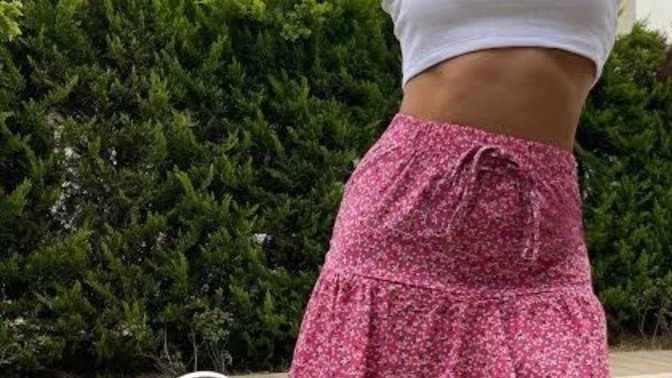 Kuzenim crop kombini seviyo sizce güzel mi?