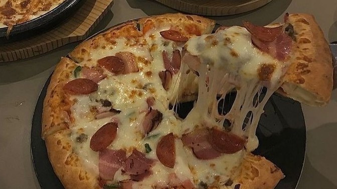 Kahvaltıda pizza yenir mi?