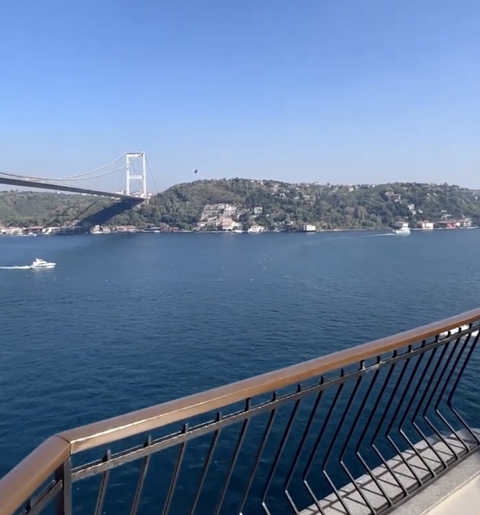 Böyle bir manzarada ne içmek isterdin✨?