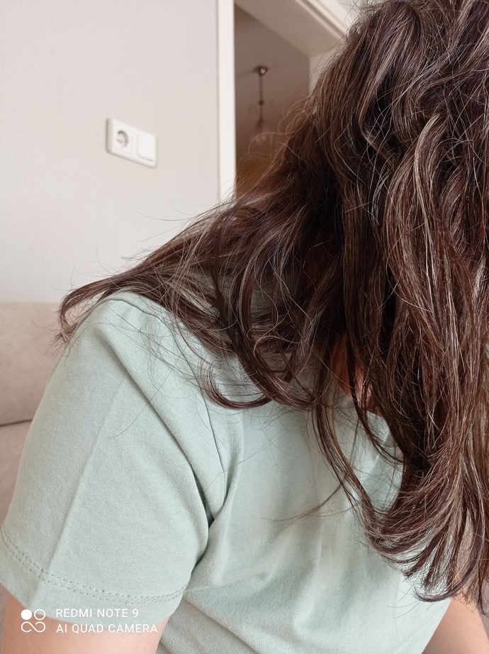 Saçımı koyu kahveye boyatacağım, normal şampuan kullansam akma olur mu?