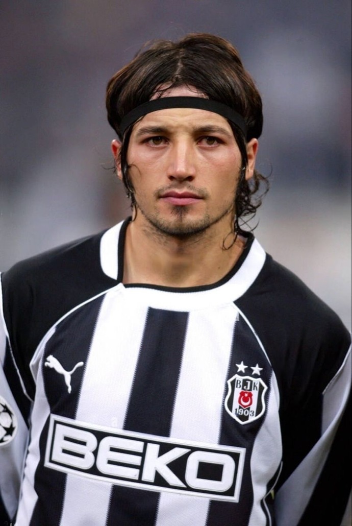 Gelmiş geçmiş en sevdiğiniz futbolcu kim?