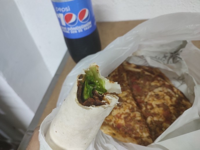 Gece dörtte çiğ köfte mi lahmacun mu yenir?