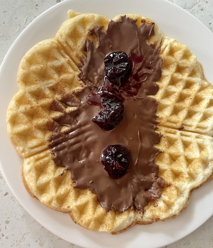 Waffle 🧇 yaptım, sever misin? Waffle sade mi seversin yoksa üzerine bir şeyler ekler misin?