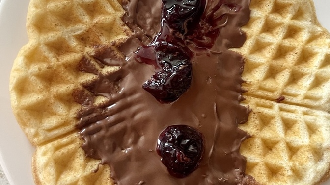 Waffle 🧇 yaptım, sever misin? Waffle sade mi seversin yoksa üzerine bir şeyler ekler misin?