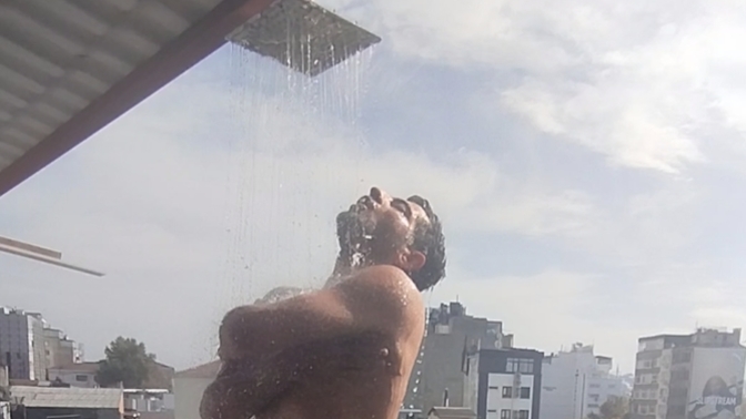 İstanbul'da bu havada soguk suyla duş alabilir misin dışarıda?