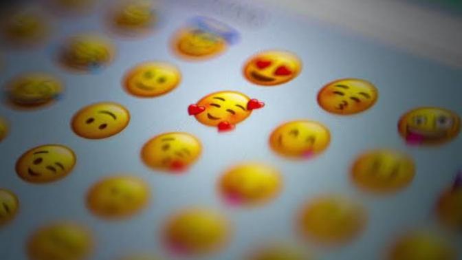 Son kullandığın emoji hangisi, kime attın?