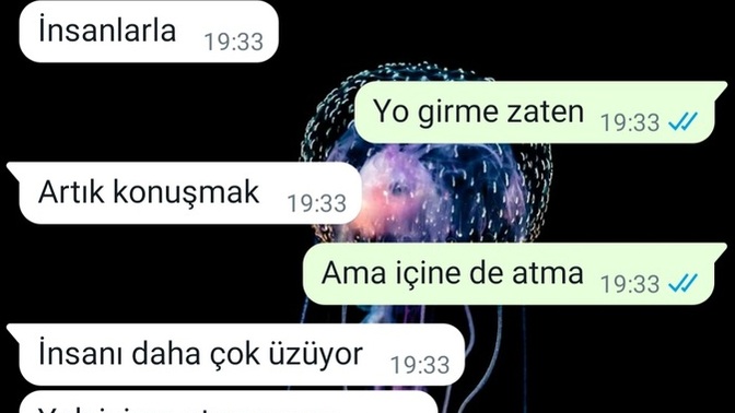 Sevgilimin annesi kucukken vefat etmis yatalak babasi vardi yeni vefat etti o da Şu an  nasil davranmaliyim ona?
