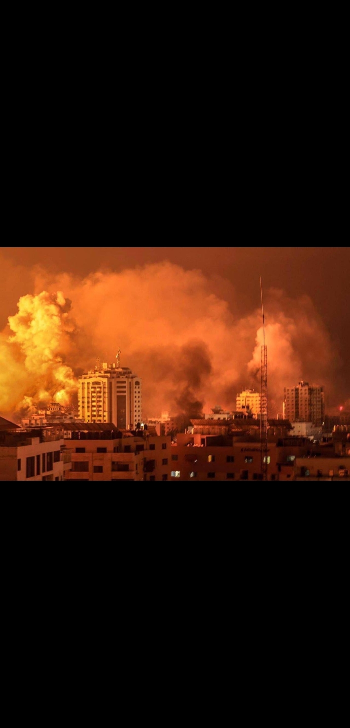 Gazzeye ölüm yağıyor farkında mısınız? Gazzeye tarihin en büyük bombardımanı yağıyor, çocuklar katlediliyor farkında mısınız?