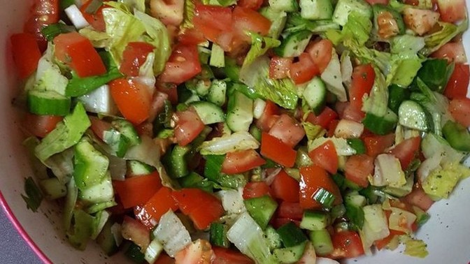 Sabah sabah salata yer misiniz?
