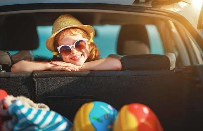 Sevgilinizle başbaşa tatil planlarken son anda kardeşinin de gelmesini istese tatili iptal eder misiniz?