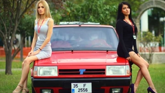 Lüks yaşamaya alışkınım, son model arabalara biniyorum. Tofaş'ı olan biriyle olmaz mı?