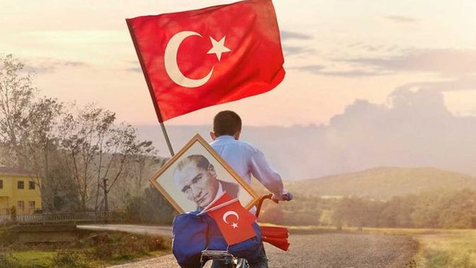 Havada Cumhuriyet kokusu var, siz de alıyor musunuz o kokuyu?