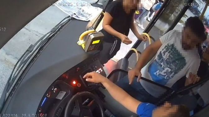 Fazla yolcu aldı diye şoförü tokatladı! Otobüse bindiğinizde kalabalık oluyor mu?