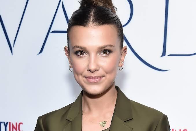 Millie Bobby Brown, yemek fotoğrafı çekmenin cringe olduğunu söyledi! Siz yiyip içtiklerinizi paylaşır mısınız?