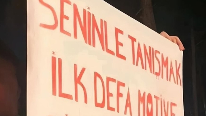 Böyle demek istediğiniz ama cesaret edemediğiniz birisi var mı?