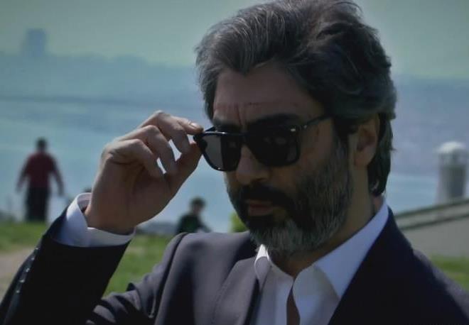 Gözlüğün en çok yakıştığı yakışıklı erkek ünlü kimdir?