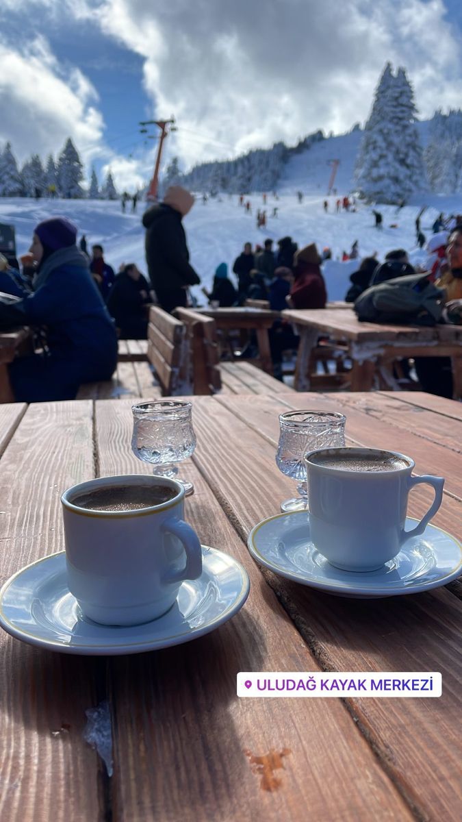 @_Petunya_ Yeni güne kahve ile başlayabiliriz ama bir şey eksik baş harfi Uludağ. 🤧💖