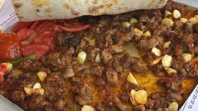 Ayran mi içilir kola mı?