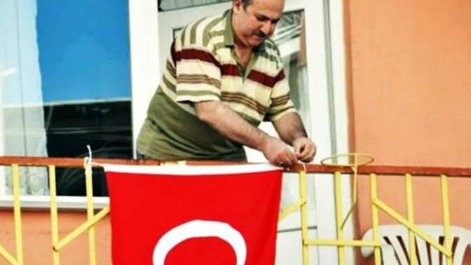 Cumhuriyet Bayramında evinizin camına veya balkonuna bayrak asacak mısınız?