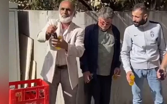 Trabzonda vatandaşlar, İsraili protesto etmek için yere Coca-Cola ürünleri döktü! Coca-Cola içiyor musunuz?