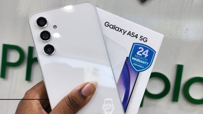 Yeni telefon aldım Samsung Galaxy a54. Açtım şarjı 52 niye öyle kullanılmış gibi?
