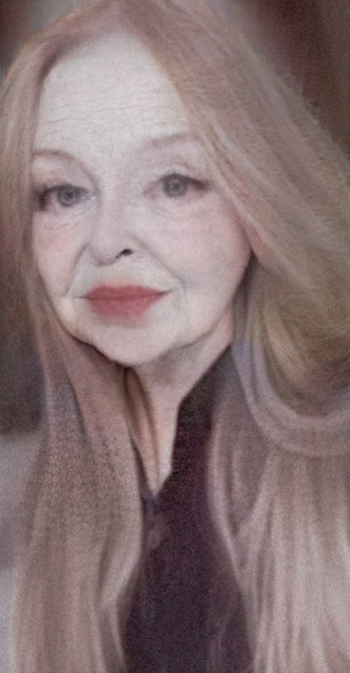 👵🏻💅🏻