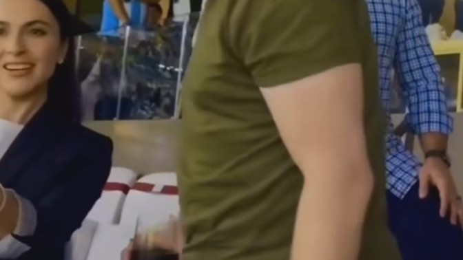 Elonda birsey farkettim banami sadece garip geldi?