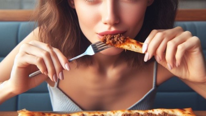 Randevudayken pide el ile mi yenir, çatal bıçak ile mi?