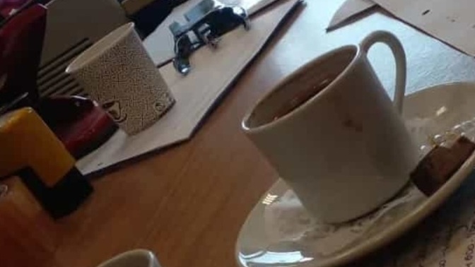 Uzak da olup keşke yanında olsam dediğin biri var mı?