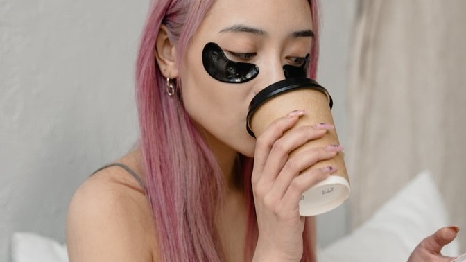 Erkekler maske yapan kızlardan "çok para harcar" diye düşünerek soğur mu?