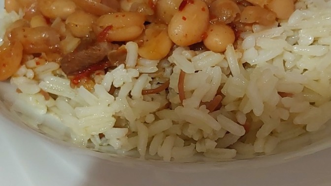Pilav üstü kuru fasulye sever misiniz?