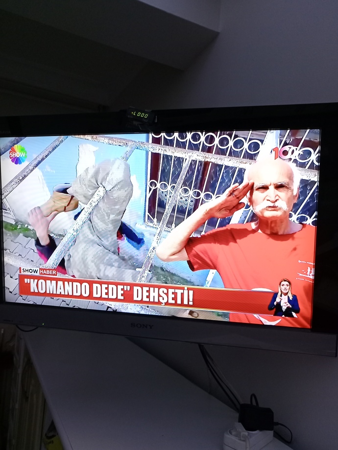 Ömrünü bir erkeğe adayan kadınlar saf değil mi?